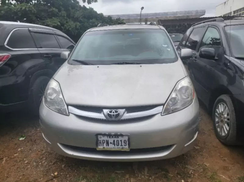 Toyota Sienna   - 2007