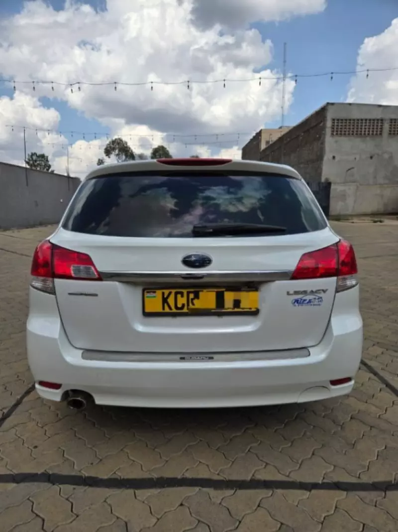 Subaru Outback   - 2011