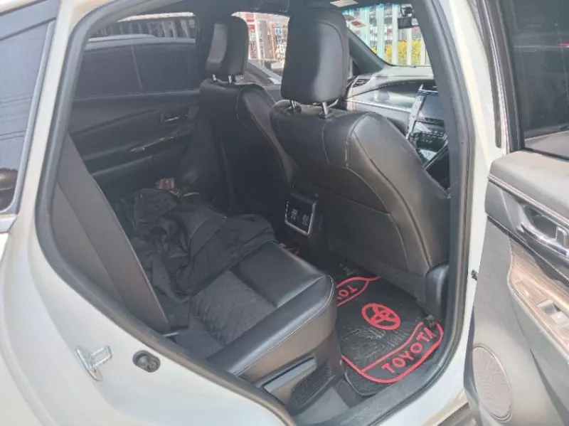 Toyota Harrier   - 2016