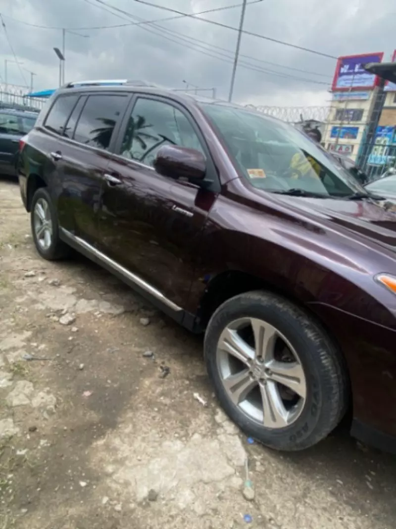 Toyota Highlander   - 2012