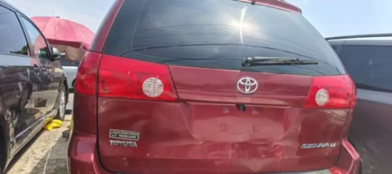 Toyota Sienna   - 2006