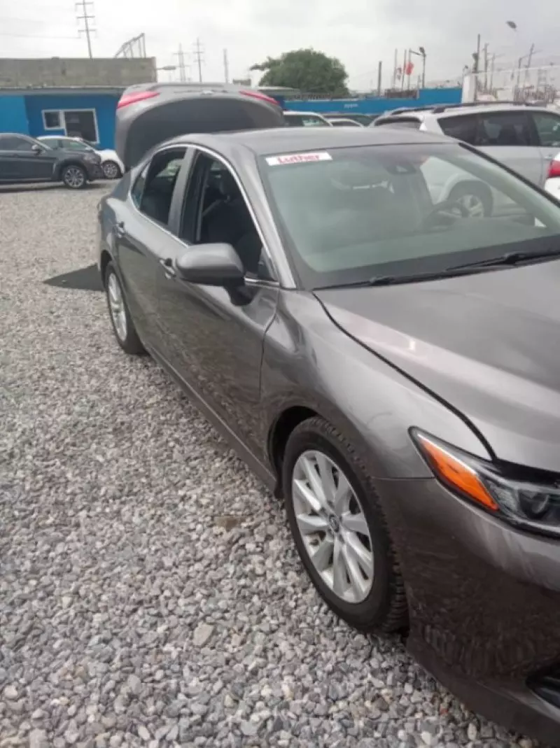 Toyota Camry   - 2018
