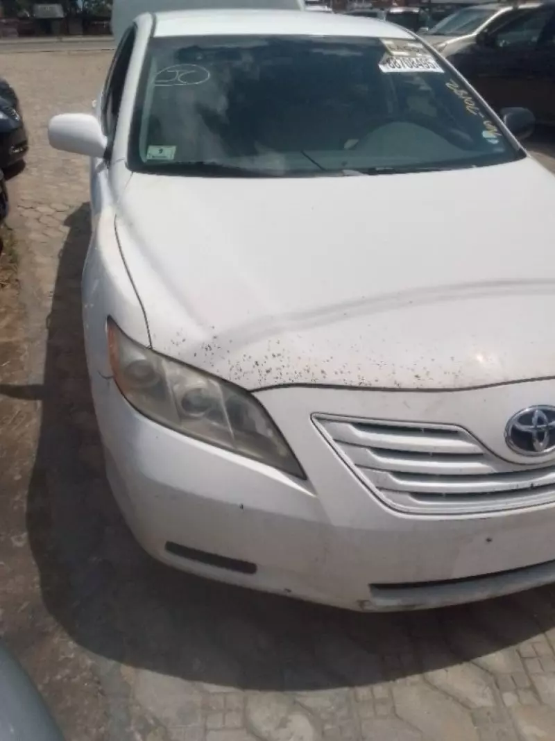 Toyota Camry   - 2009
