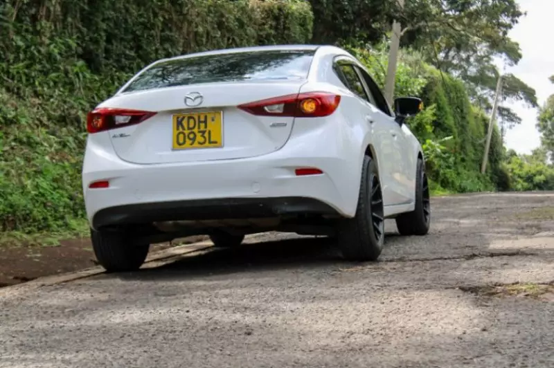 Mazda Axela    - 2015