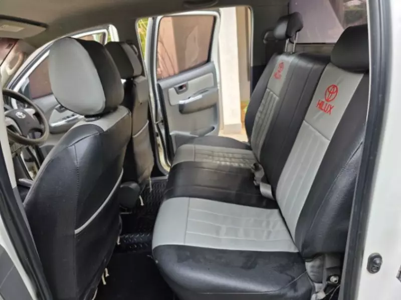 Toyota Hilux   - 2015