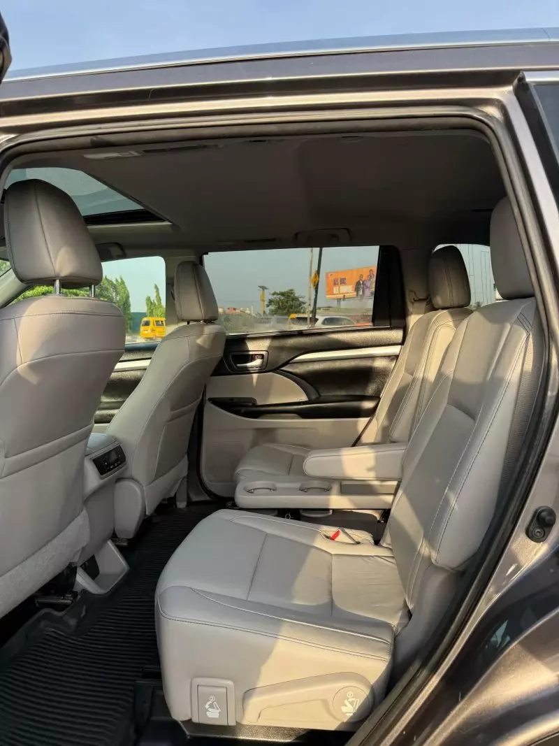 Toyota Highlander   - 2017