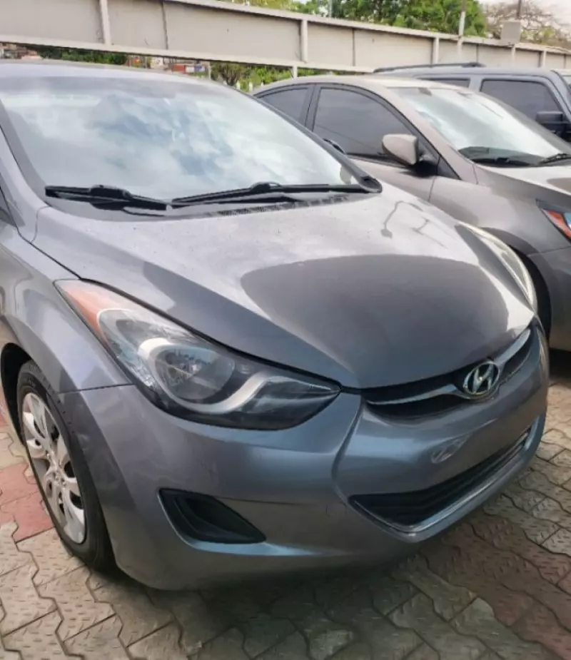 Hyundai Elantra - 2013