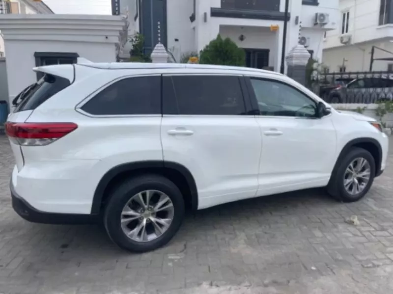 Toyota Highlander   - 2015