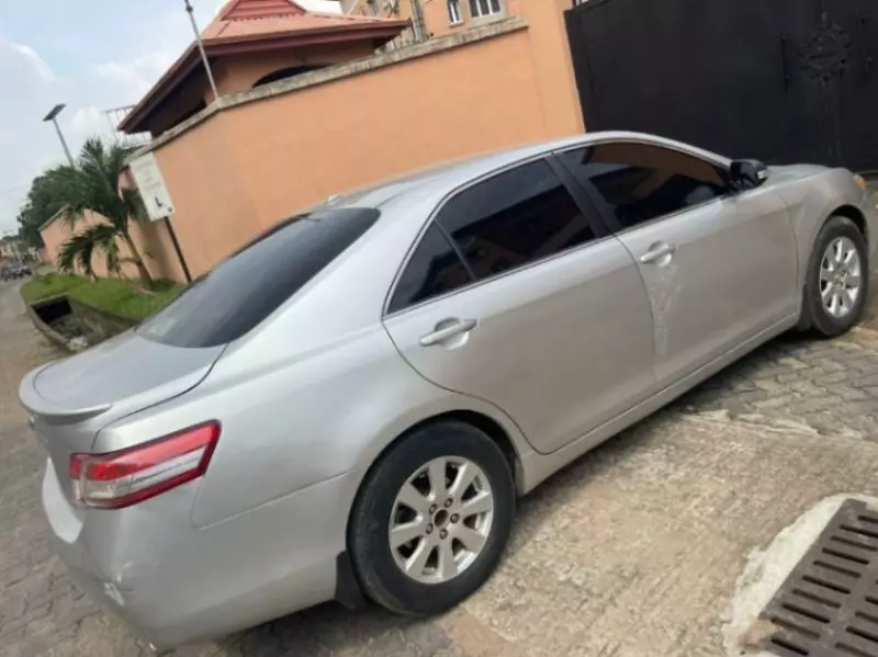 Toyota Camry   - 2010