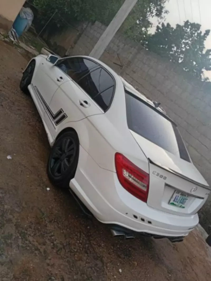 Mercedes-Benz 300   - 2010