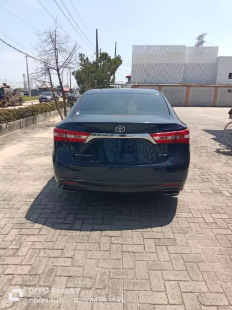 Toyota Avalon   - 2013