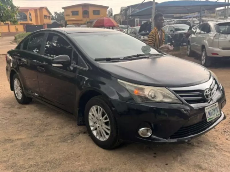 Toyota Avensis   - 2013