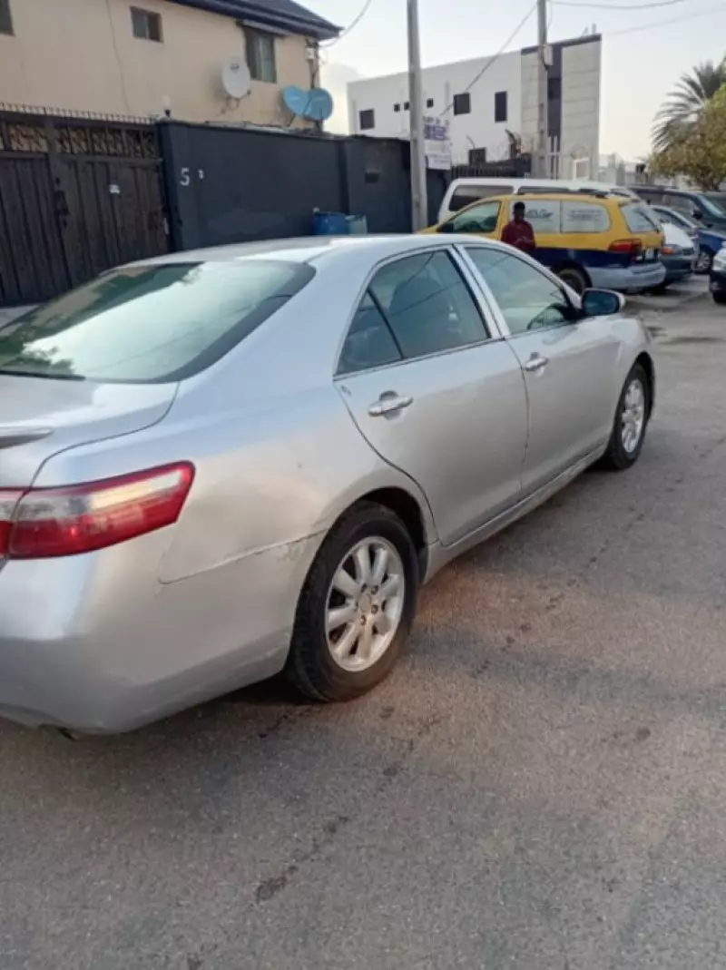 Toyota Camry - 2009