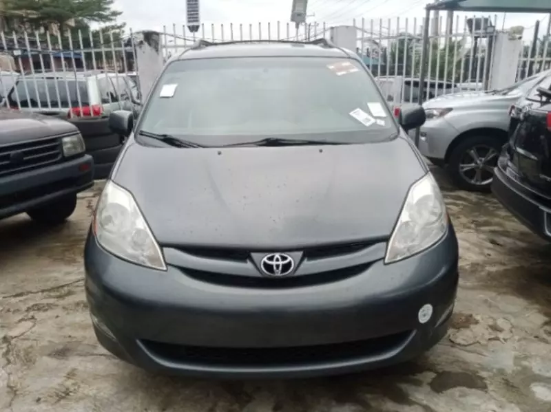 Toyota Sienna   - 2008