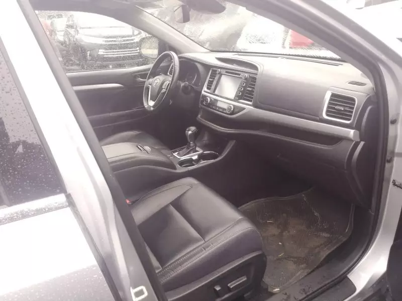 Toyota Highlander   - 2019