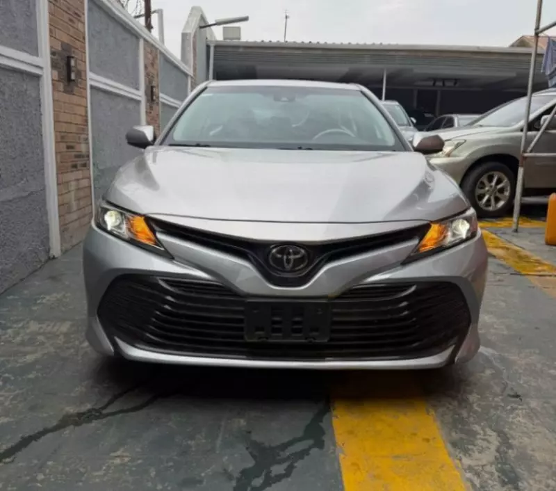 Toyota Camry   - 2018