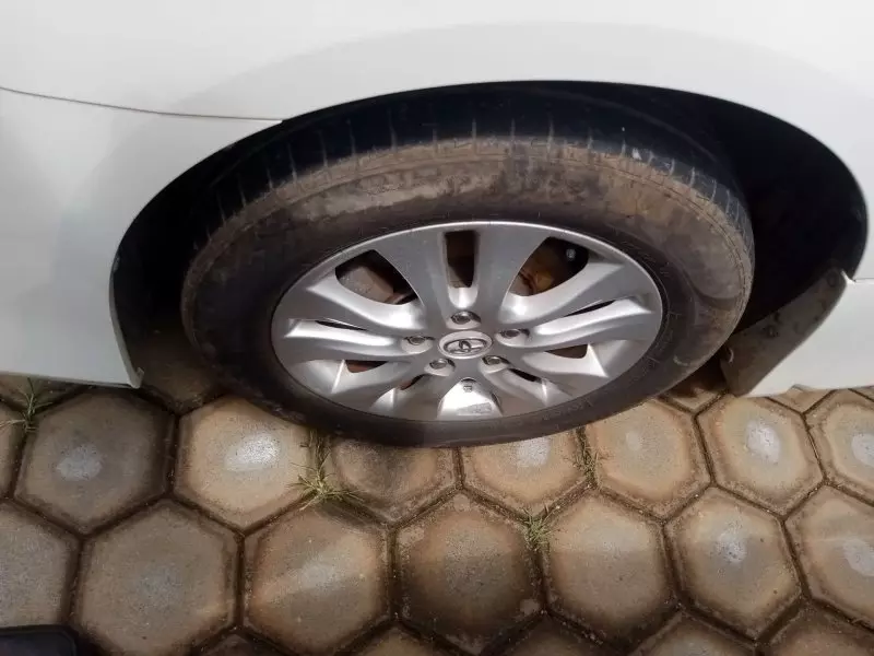 Toyota Noah   - 2012