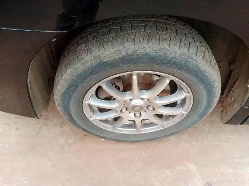 Toyota Noah   - 2012