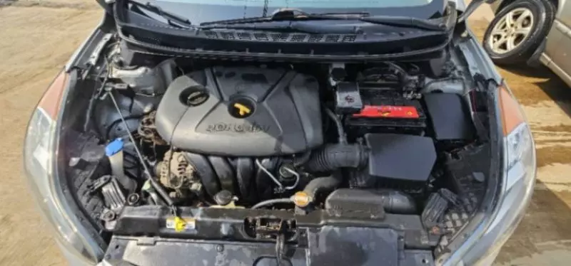 Hyundai Elantra   - 2011