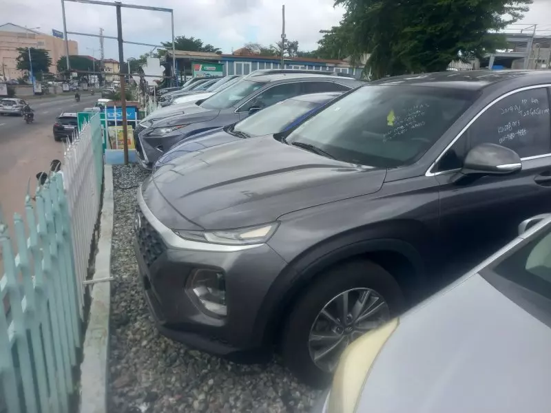 Hyundai Santa Fe   - 2019