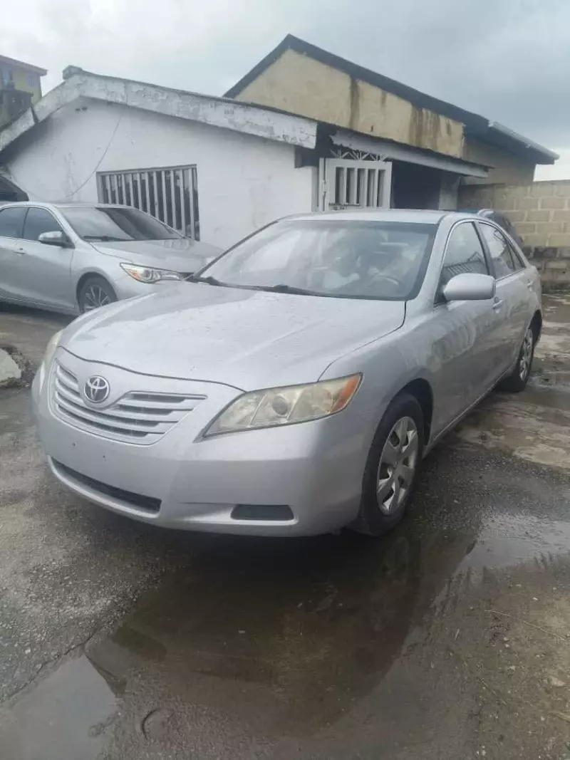 Toyota Camry   - 2009