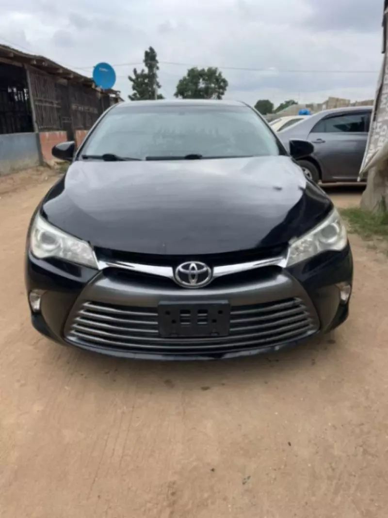 Toyota camry   - 2016