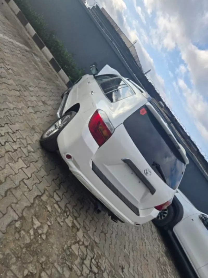 Toyota Highlander   - 2010