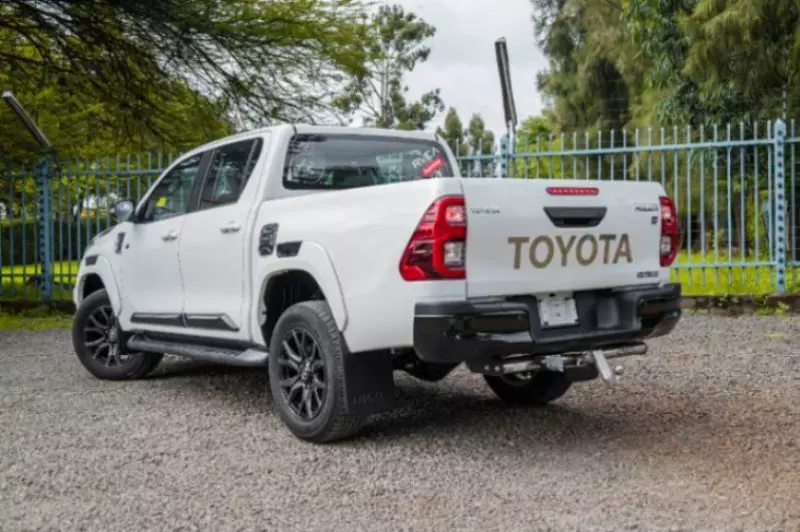 Toyota Hilux   - 2021