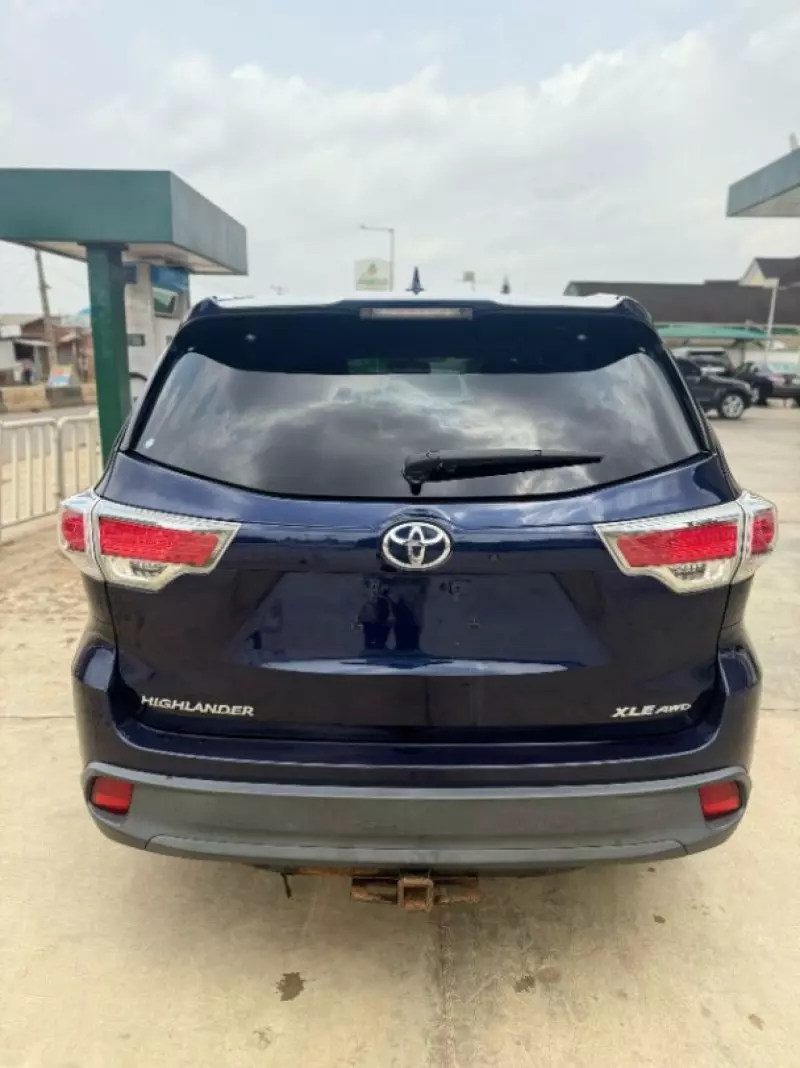 Toyota Highlander   - 2015