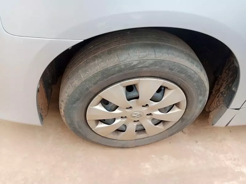 Toyota Noah   - 2012