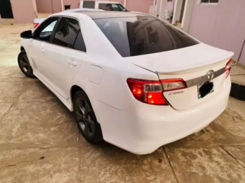 Toyota Camry   - 2012