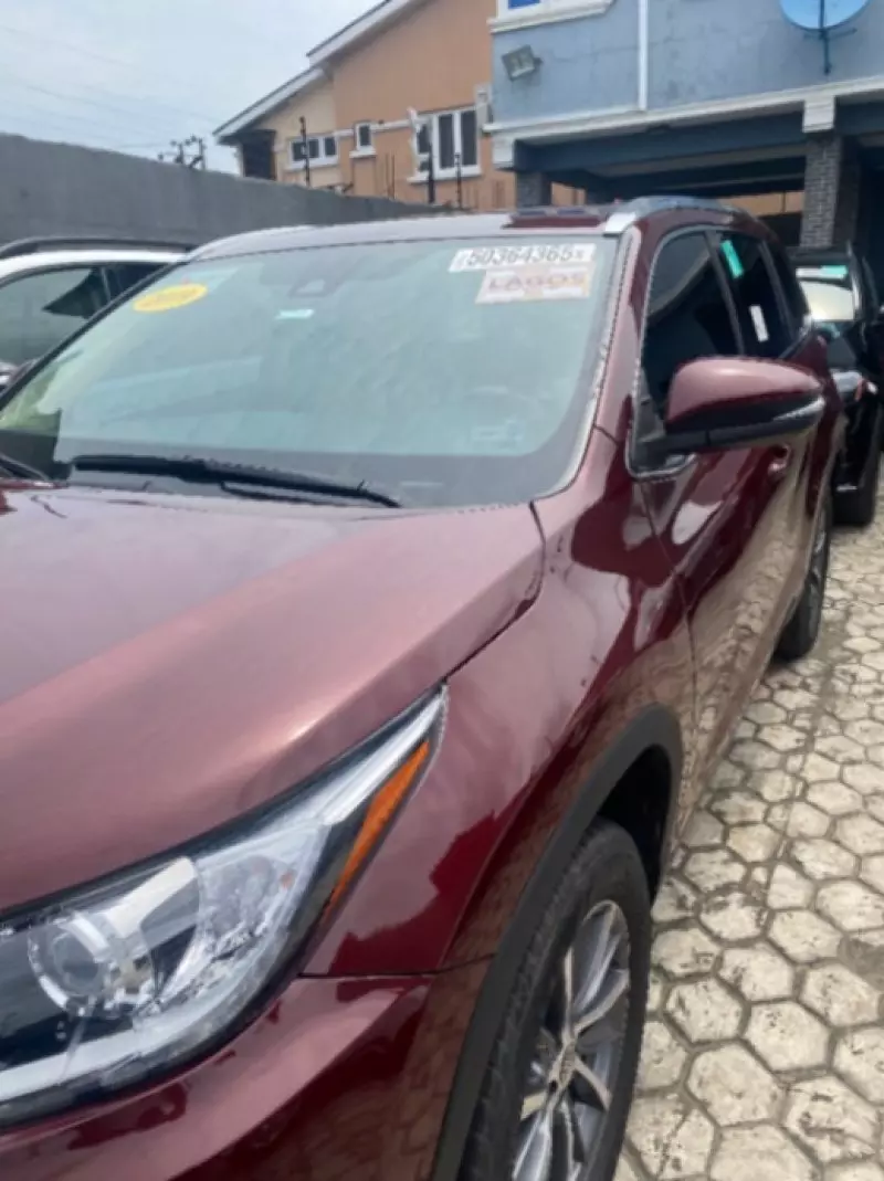 Toyota Highlander   - 2019