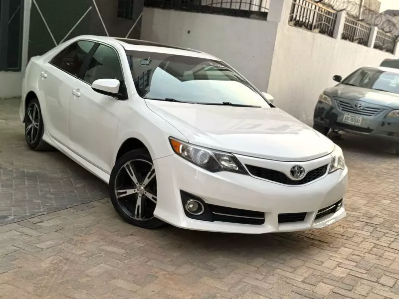 Toyota Camry   - 2012