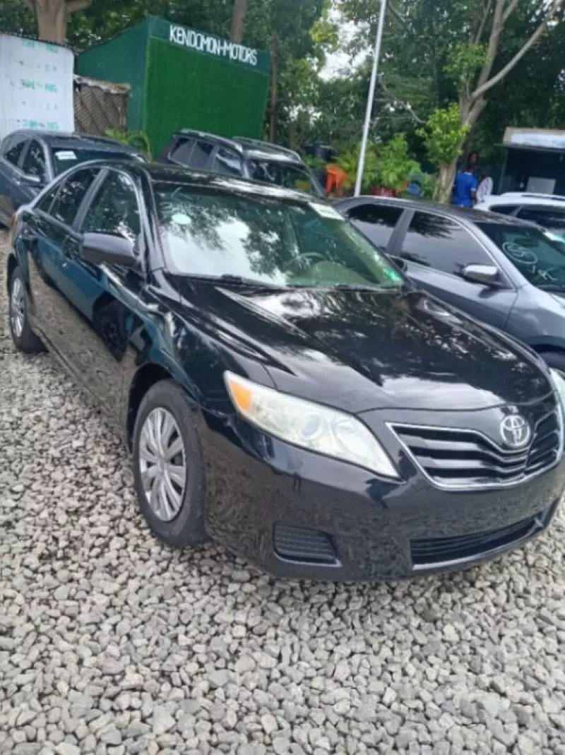 Toyota camry   - 2010