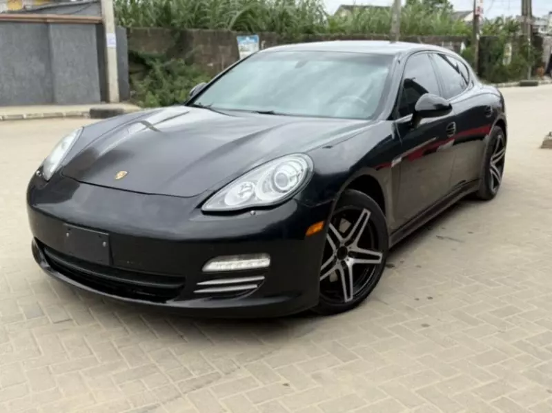 PORSCHE Panamera   - 2012