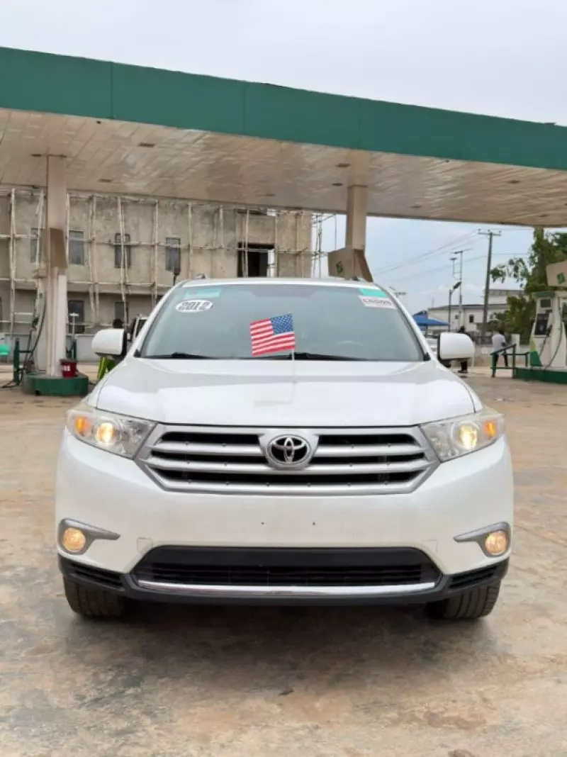 Toyota Highlander   - 2012