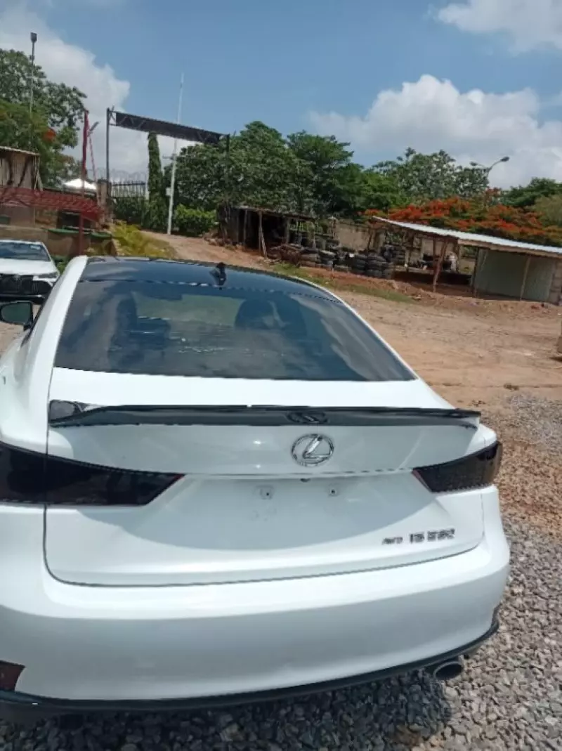 Lexus IS   - 2015