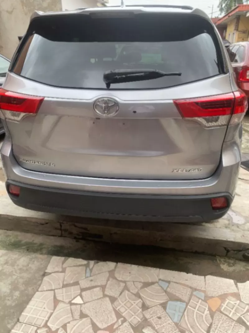 Toyota Highlander   - 2015