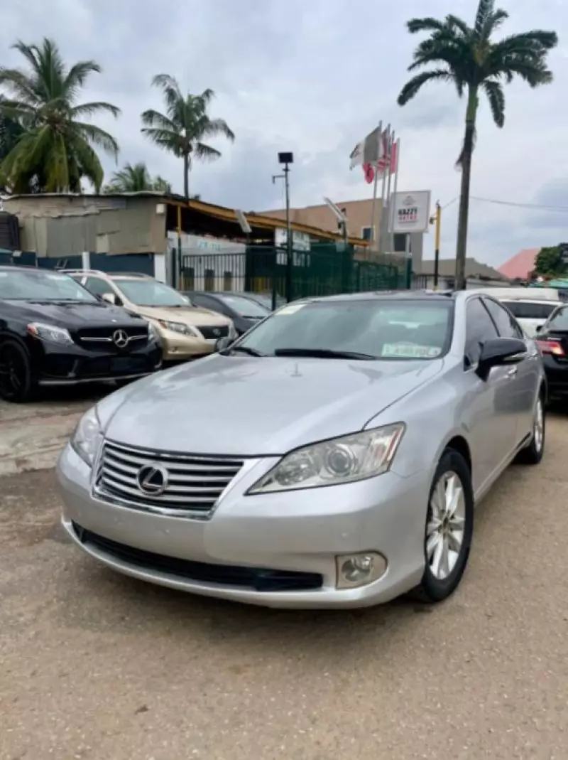 Lexus ES   - 2010