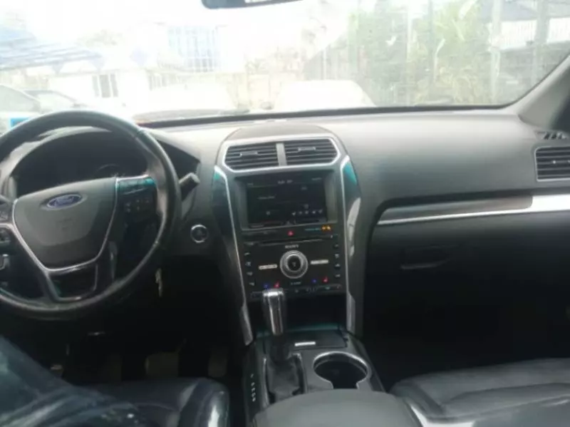 Ford Explorer   - 2016