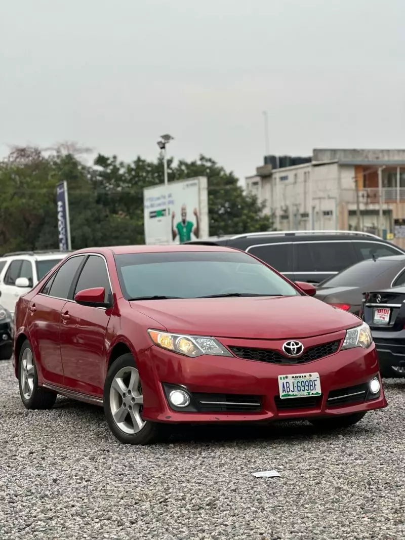 Toyota Camry   - 2012