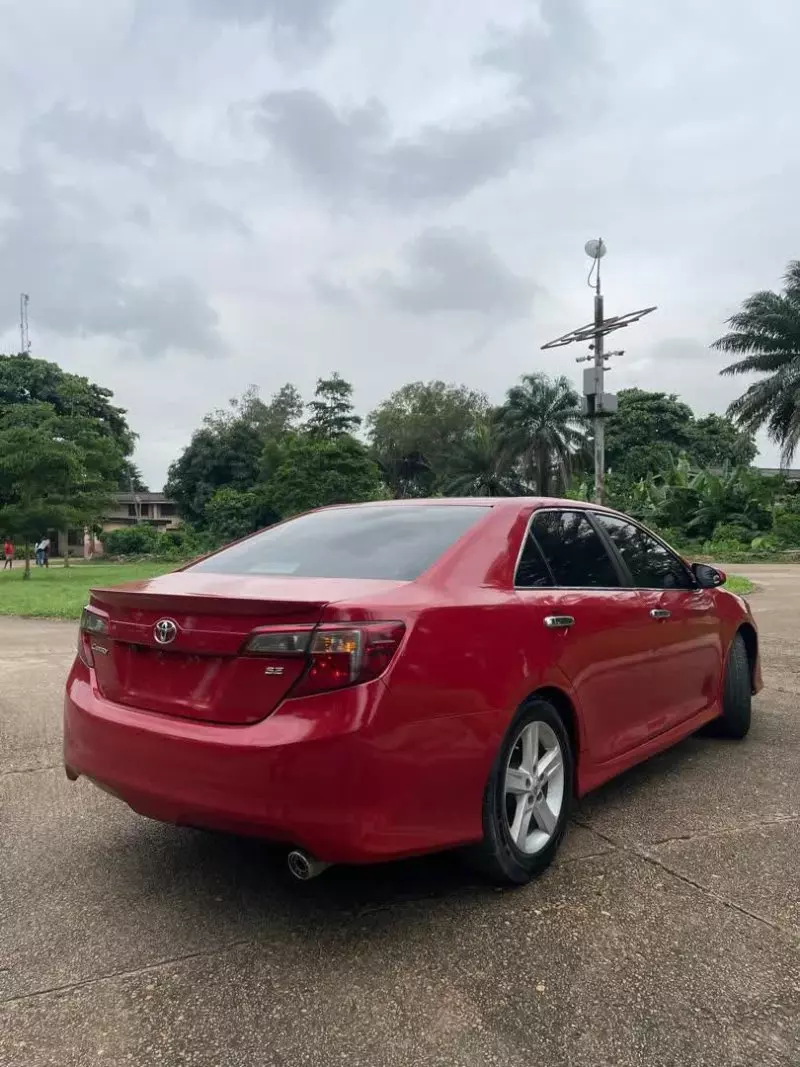 Toyota Camry   - 2013