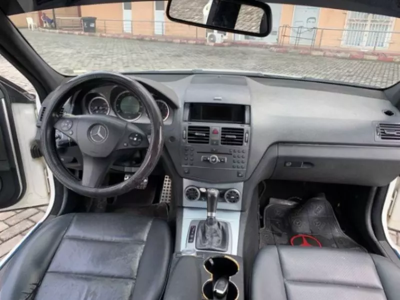 Mercedes-Benz C-Class   - 2010