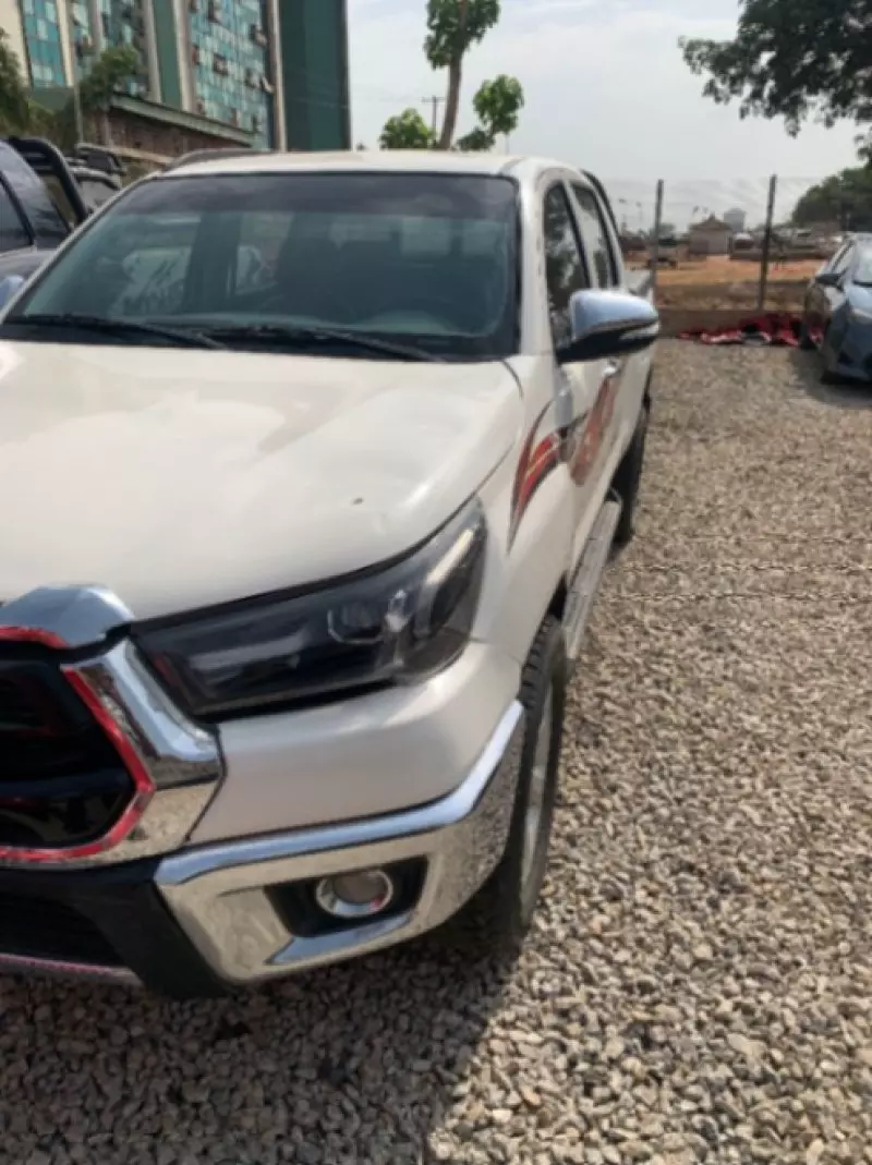 Toyota Hilux   - 2010