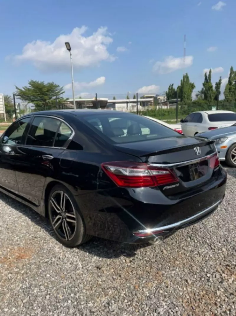 Honda Accord   - 2016