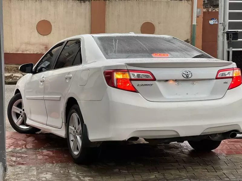 Toyota Camry   - 2012