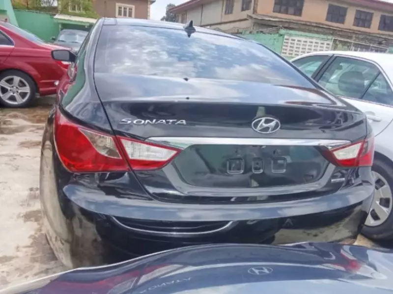 Hyundai Sonata   - 2012