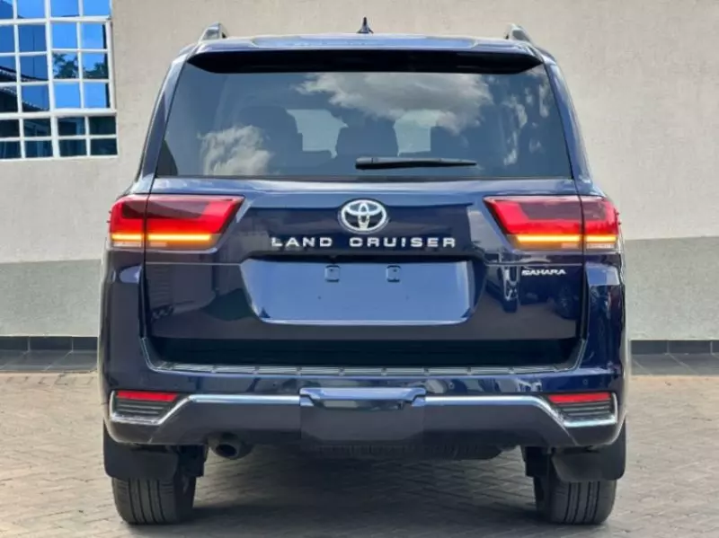 Toyota Landcruiser Sahara   - 2021