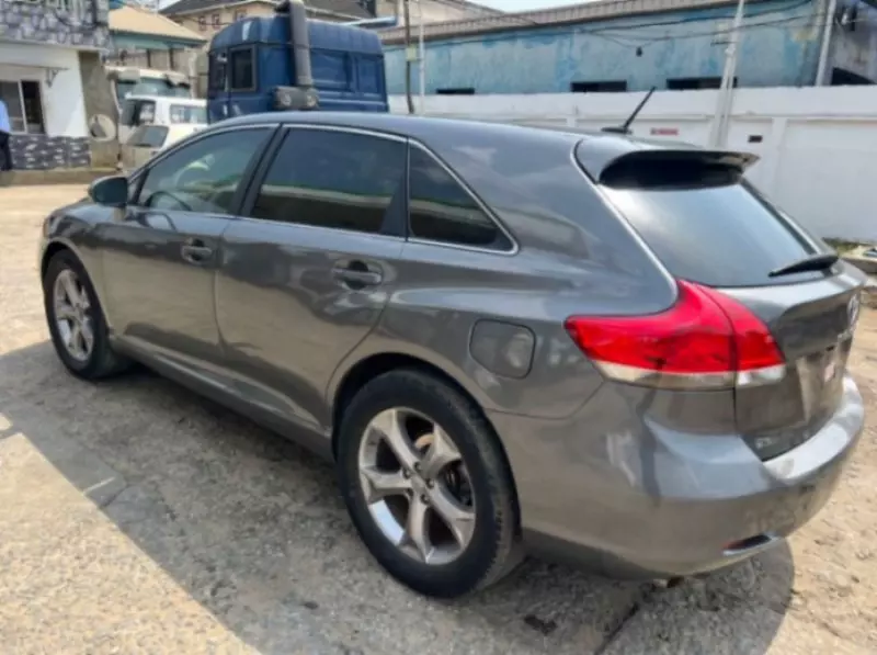 Toyota Venza   - 2012