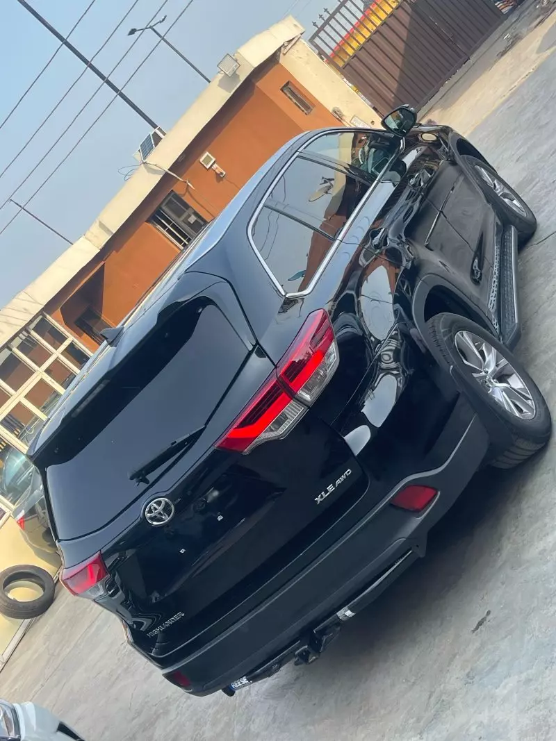 Toyota Highlander   - 2015
